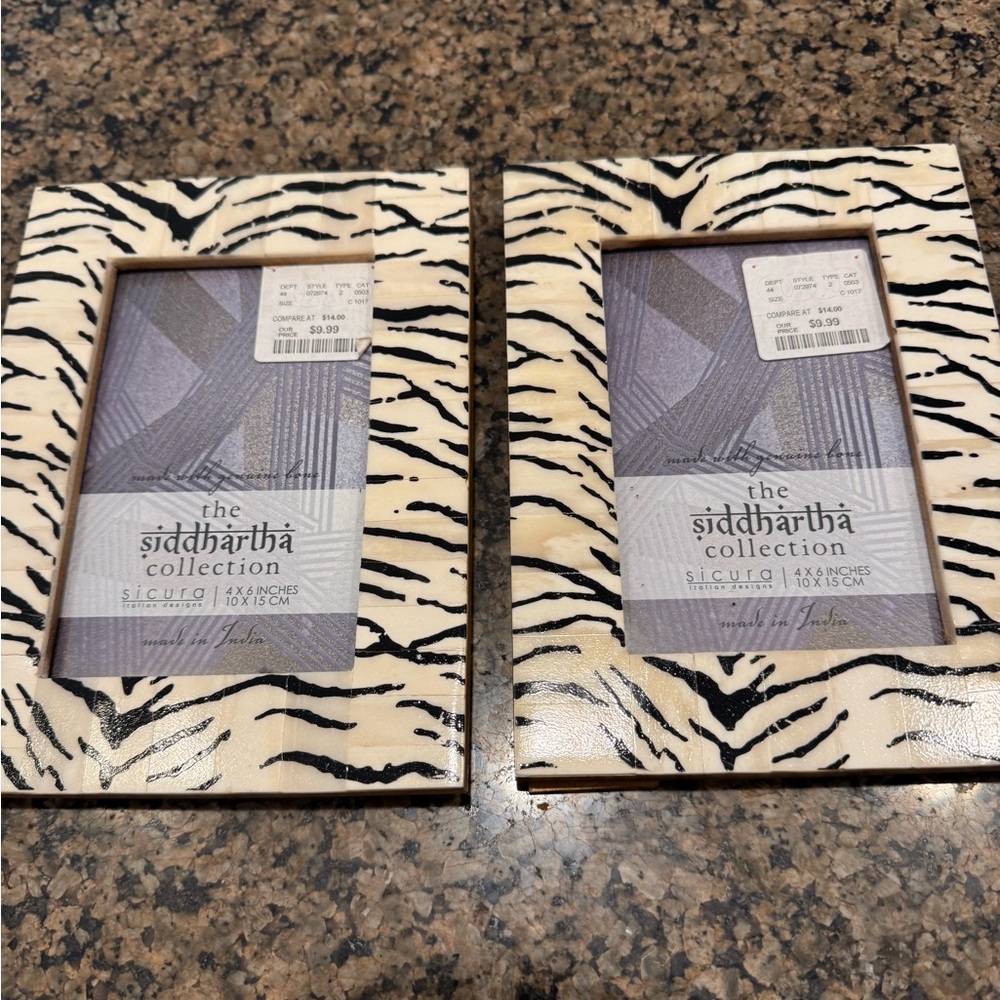Set of Two Frames NWT